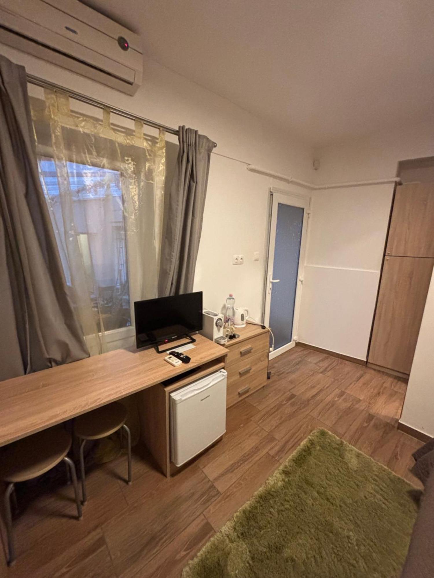 Beugro Lak Hotel Esztergom Bagian luar foto